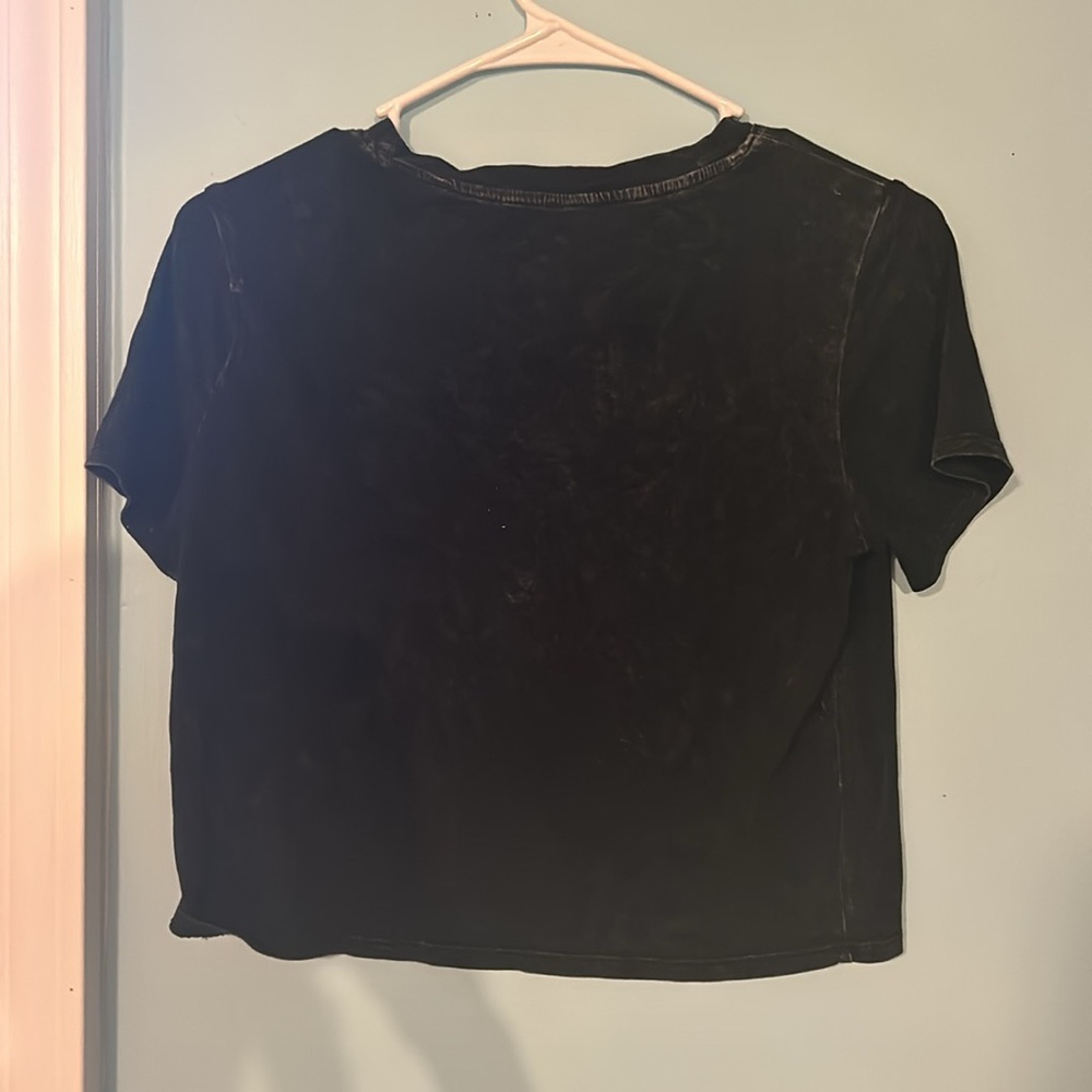 🪩faded black butterfly crop top - Picture 2 of 3